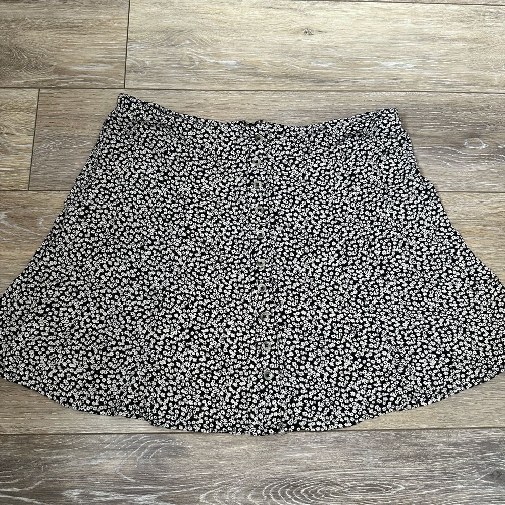 American Eagle Floral Black and White Sz 10